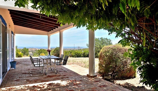 A Welcoming 3 Bed House, spectacular countryside and sea views