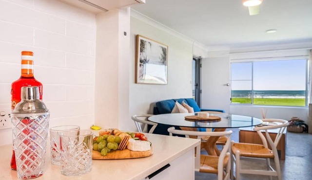 Absolute Beachfront Apartment 3B