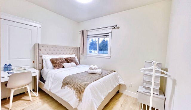 *AC/8mins-YVR/Private Bathroom Suite/Separate Entry/Free Parking/Near Skytrain