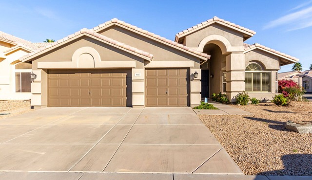 Ahwatukee Veteran owned 4bed 2bath Dog Friendly home with heated pool and spa