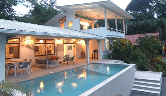 Airy Home in Prized Location. Pool, Canopy View, Near Beach. Family/Pet Friendly