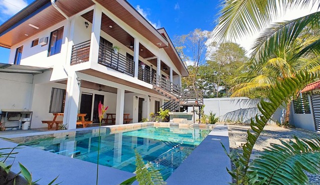 AJ Suites - Modern Beach Apartments with Pool and Full Kitchen