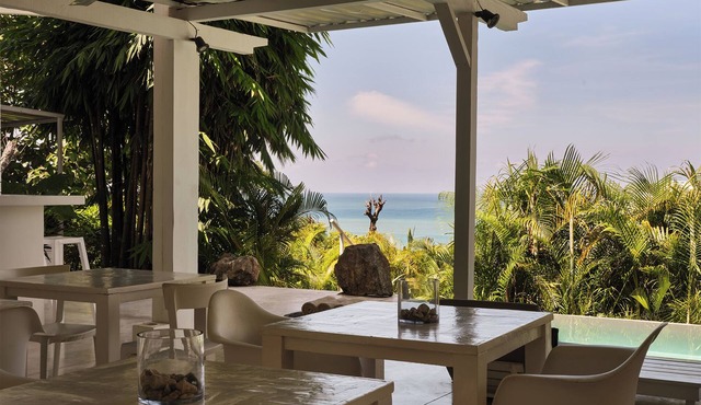 Akwa Ocean View Room w/shared pool steps to beach