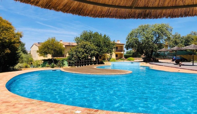 Algarve countryside gem: pool, sunsets & beaches