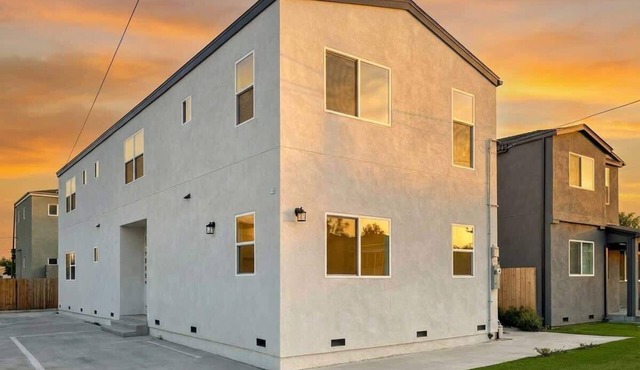 Allura SDSU New College Area. 2 BR 2 BA 2 Parking.