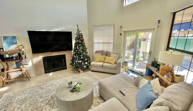 Always Sunny 3BR-3BA Villa, Private Pool &Garage in Ideal Neighborhood