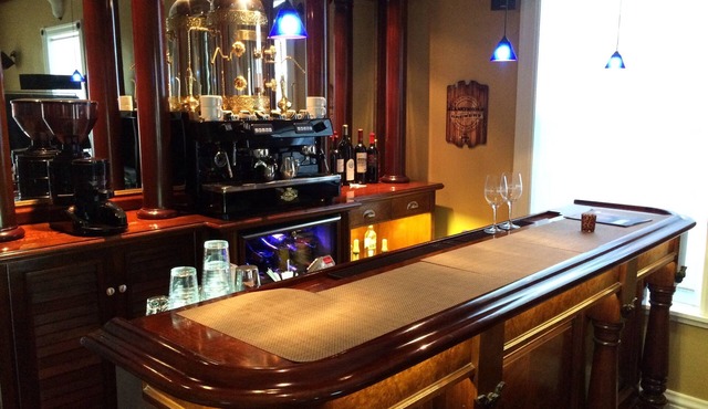 Amazing Downtown Napa Location + Wine Cave Tasting Experience + Pets Stay Free