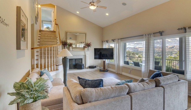 Amazing Mtn & City Views! Simi Valley Hideaway