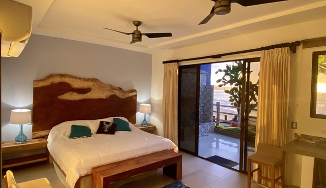 Amazing right on the water, BEACHFRONT studio near Tamarindo