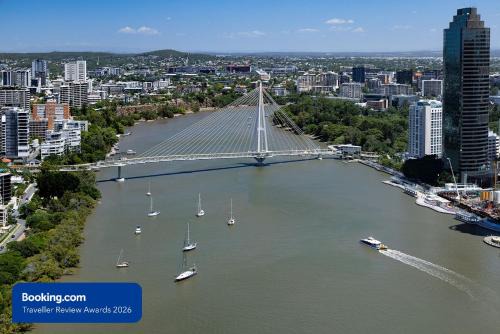 Amazing River View - 3 Bedroom Apartment - Brisbane CBD - Netflix - Fast Wifi - Carpark