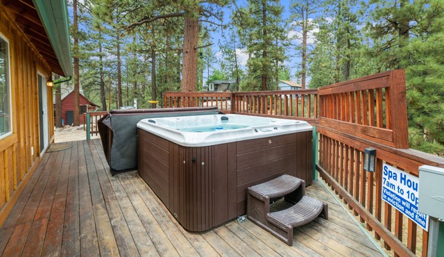 Angels Seat - Beautiful log cabin with hot tub with a wood burning fireplace `
