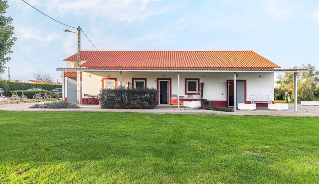 Apartment 'Casa Das Pipas Palmela 2' with Shared Terrace, Wi-Fi & Air Conditioning