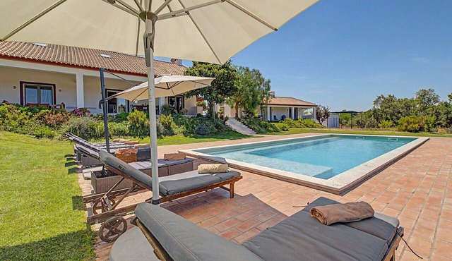 Apartment 'Monte Do Poço Country House' with Private Pool, Wi-Fi and Air Conditioning