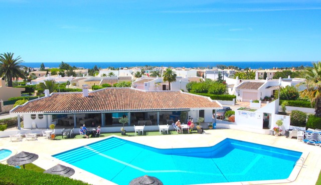 Apartment with communal pool walking distance to amenities, beach, town center