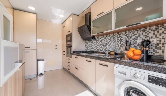 Appartement Chaleureux et Paisible à 10 Minutes à Pied de la Plage de Sao Joao!