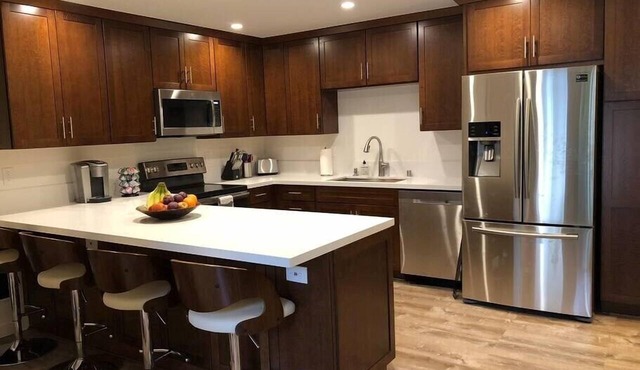 Apt 4: Beautiful unit close to the Sand