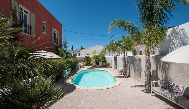 Attractive Villa for Families/Groups with nice Garden and Pool