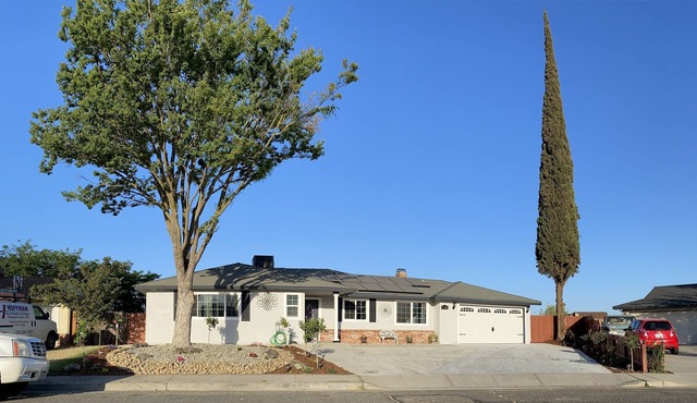 Atwater 4BR home - near town center with 6beds
