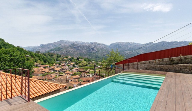 Aurora Holiday Home with Mountain View, Wi-Fi and Air Conditioning