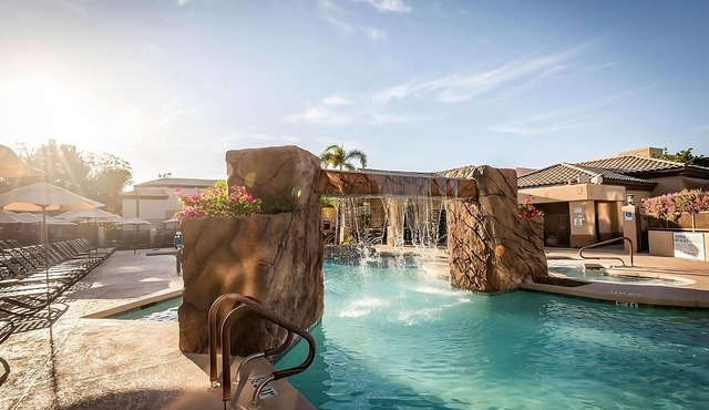 Authentic Southwest Getaway! Full Kitchen, Swimming Pool, Free Parking!