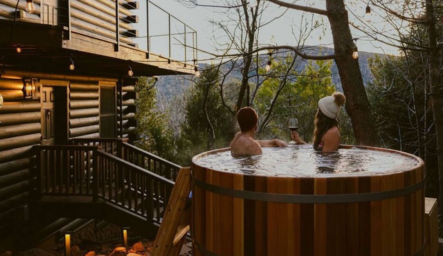 Award-winning A-frame in Julian. Luxe interiors, gorgeous sunset views, cedar hot tub, and total mountain serenity.