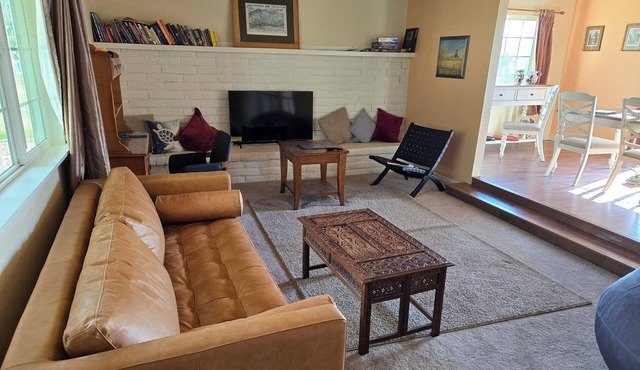 Awesome Three-bedroom Retreat on 1.25 acres in Coarsegold with Trails and Views