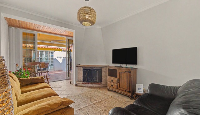 Azeitão Town House with Private Terrace, Wi-Fi, and Air Conditioning
