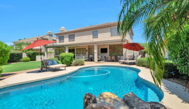 Backyard Oasis w/Private Heated Pool & TV, Pool Table, Arcade Game, Near Golf, Dining & Mayo Clinic