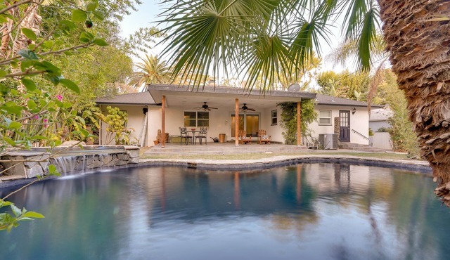 Bakersfield Oasis: Sweet Tropical Pool Setup!