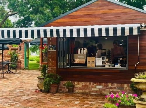 Bathurst River House B & B