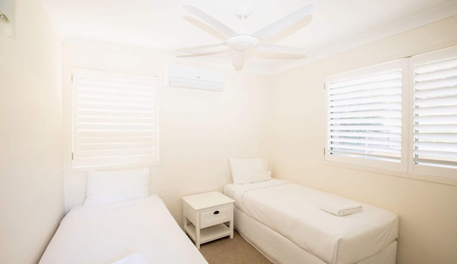 Beach Break - Fabulous beachside apartment only 100 m to patrolled surf beach.
