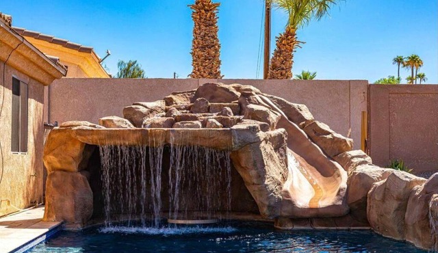 Beach Happy-Lake Close-Private Waterpark Oasis -sleeps 14