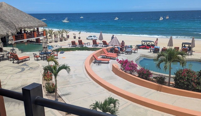 Beachfront Oasis: Villa de Cortez Studio 1204 Prime location. Luxurious Condo.