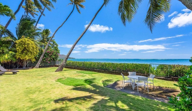Beachfront & Short Drive to Waikiki