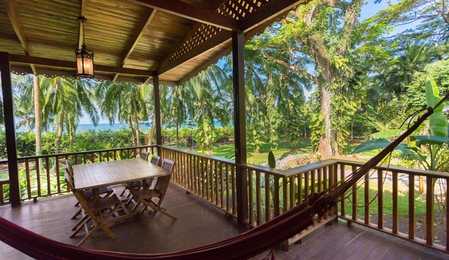 Beachfront Villa Seabreeze with AC & Pool