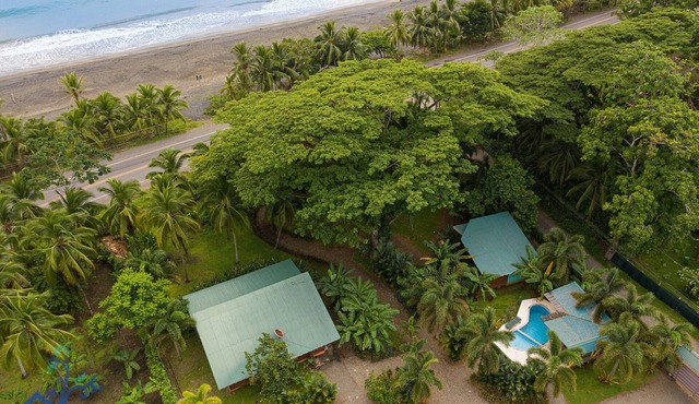 Beachfront Villas Puerto Viejo with AC & Pool!