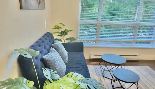 Beachside 2BR+Den by Jericho