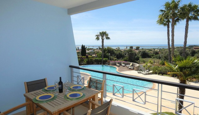 Beautiful 2 Bedroom Apartment with Sea View near the Golf for 4 People