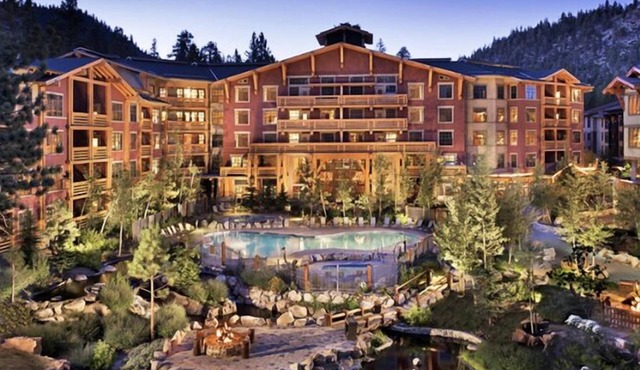Beautiful 2 BR/3 BATHS.TOP of the Grand Sierra Lodge!