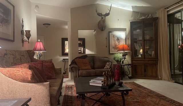 Beautiful 2bdrm, 2bth Condo…Excellent North Scottsdale location.