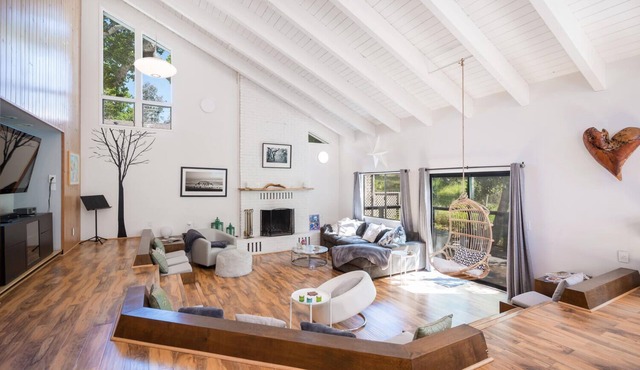 Beautiful 3 Bed, 2 Bath Monthly Rental on Happy Hill! Pet-Friendly Too!