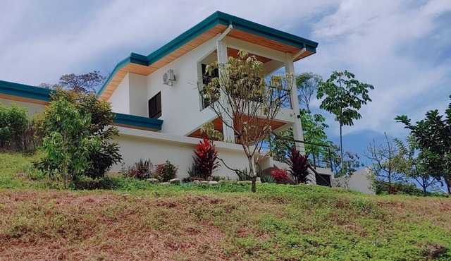 Beautiful 3B/2.5B New House with private pool surrounded by Jungle & Mountains