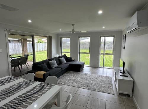 Beautiful 4 bdr house - Sandstone point, Bribie