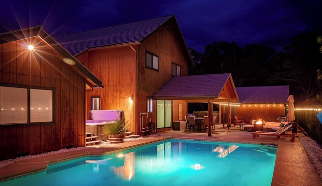 Beautiful 4-bedroom close to Sequoia Nat’l Park w/WiFi, Pool, Spa, Pet Friendly