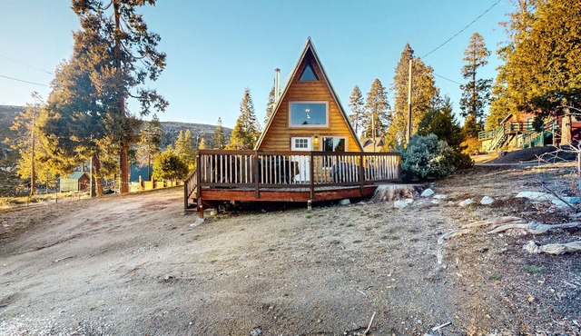 Beautiful A-frame home with spacious deck, firepit, loft, & nearby activities