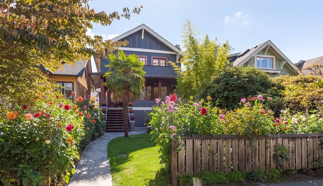 Beautiful, cozy & very clean 3BR in Posh Kitsilano, a must!