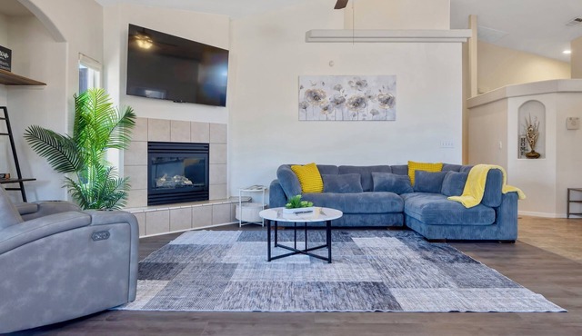 Beautiful Home Sequoia Park w/Office Pet Friendly