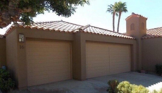 Beautiful Mission Hills East Townhome 3BR/3Bath w/private pool/spa