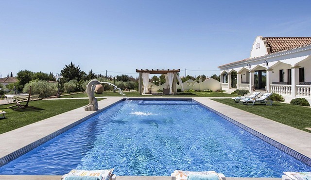 Beautiful private villa with private pool, hot tub, WIFI, A/C, TV, patio and panoramic view