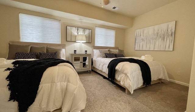Beautiful Townhouse 5 minutes from UNR, Midtown and the Truckee River!